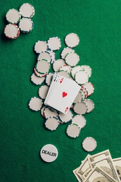 istana77 Gaple Online game interface showing domino tiles, player positions, and real-time opponent gameplay